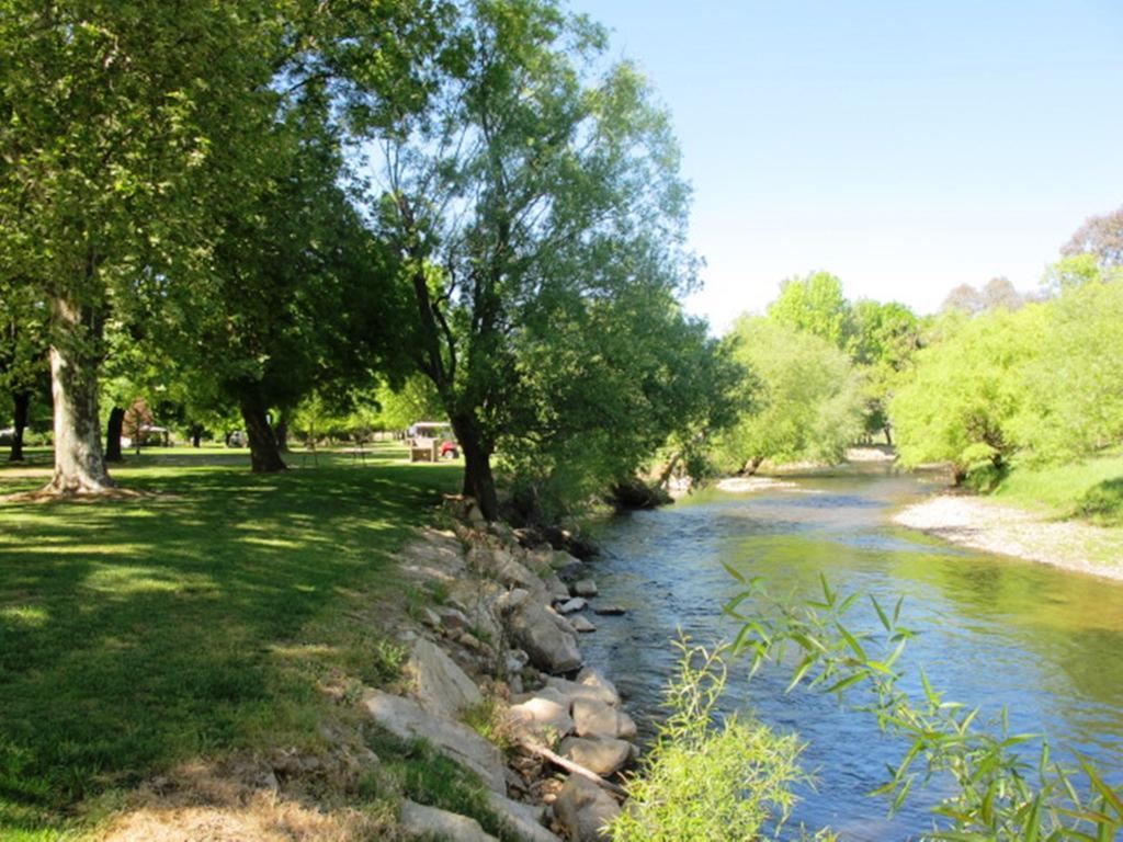 Colac Colac Caravan Park Corryong Bagian luar foto