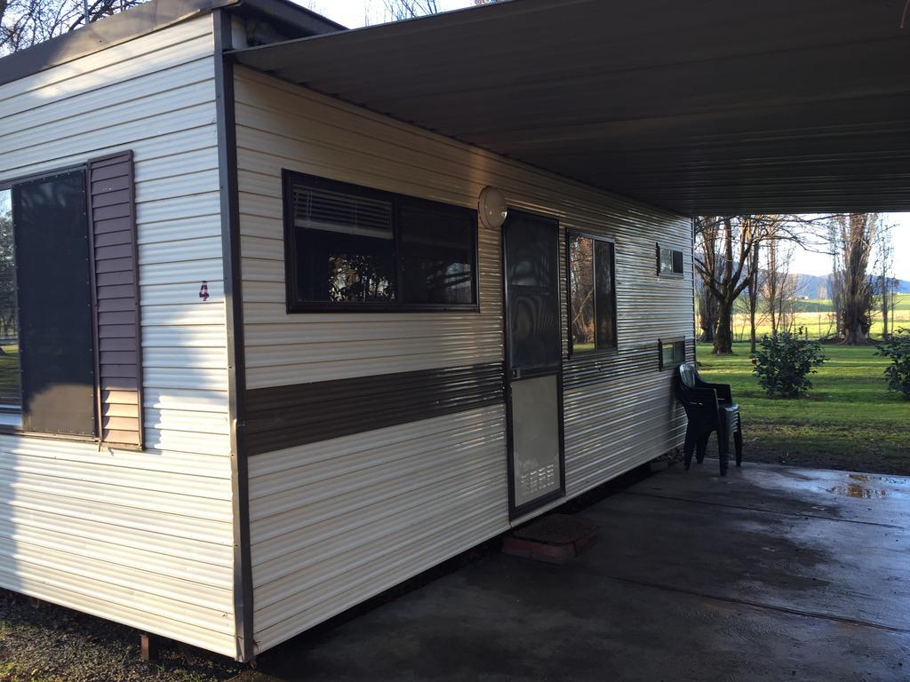 Colac Colac Caravan Park Corryong Bagian luar foto